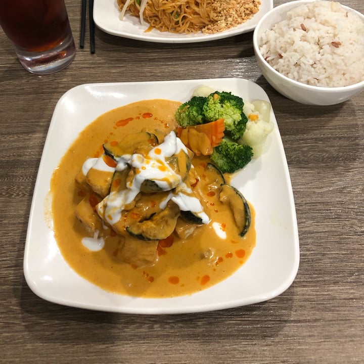 photo of Thai Vegetarian Food Panang Curry shared by @olia on  30 Oct 2022 - review