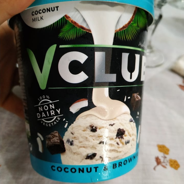 photo of VClub Coconut & Brownie shared by @martarosario17 on  23 Jul 2022 - review