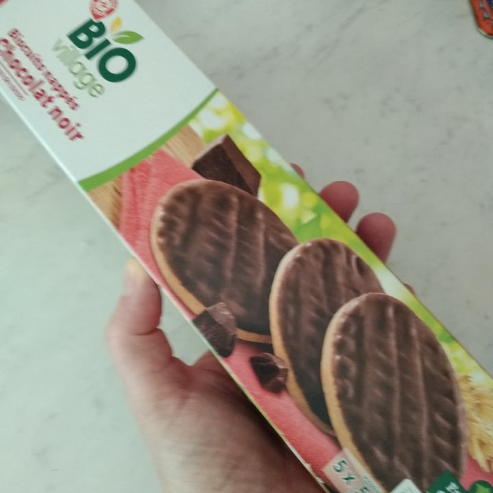 review photo of Leclerc Bio Village Biscuits Nappés Chocolat Noir shared by @soso54 on 06 May 2020 - review