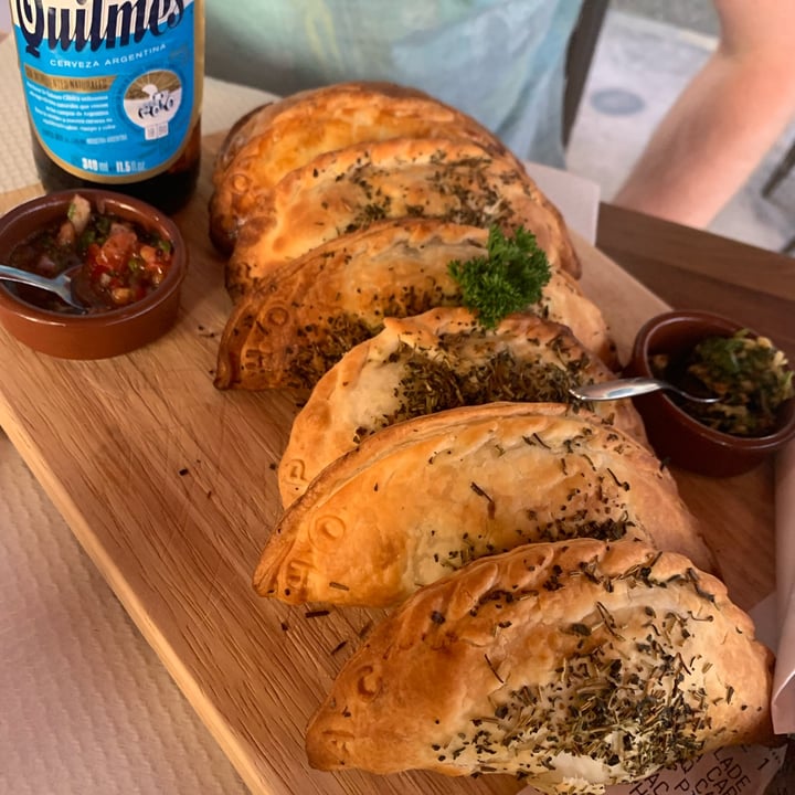 photo of Che Boludo Empanadas Argentinas Vegan Empanadas shared by @lenamarie98 on  01 Aug 2022 - review