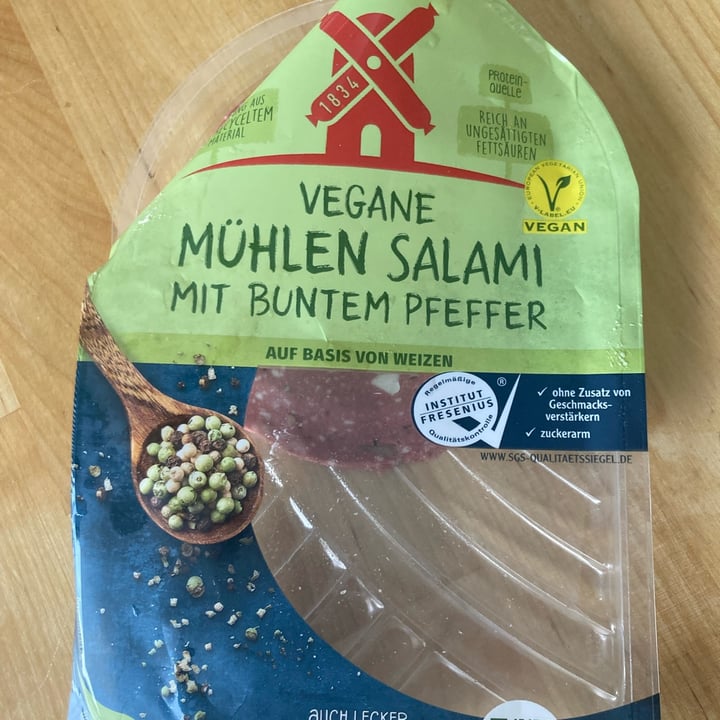 photo of Rügenwalder Mühle Vegane Mühlen Salami mit buntem Pfeffer shared by @lebe on  17 Mar 2022 - review