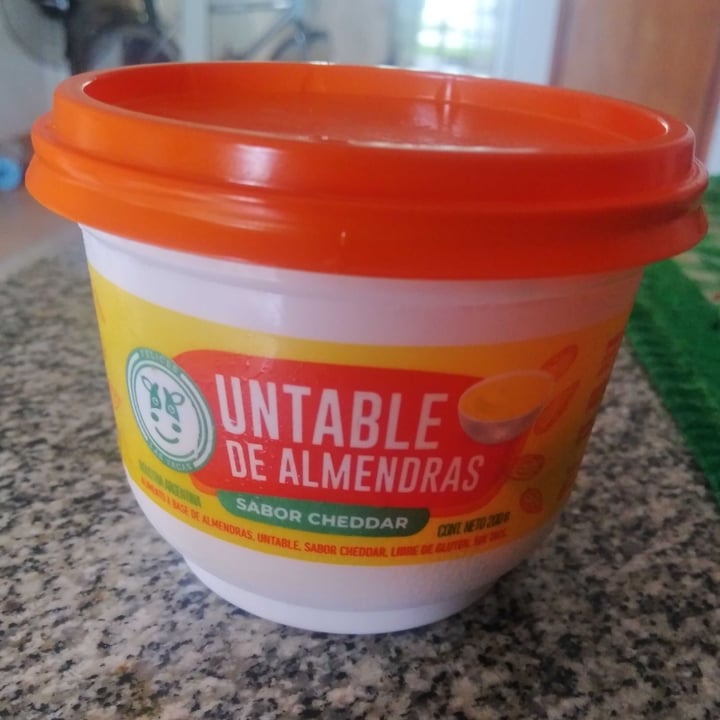 photo of Felices Las Vacas Untable de Almendras Sabor Cheddar shared by @marugiann on  25 Jan 2022 - review