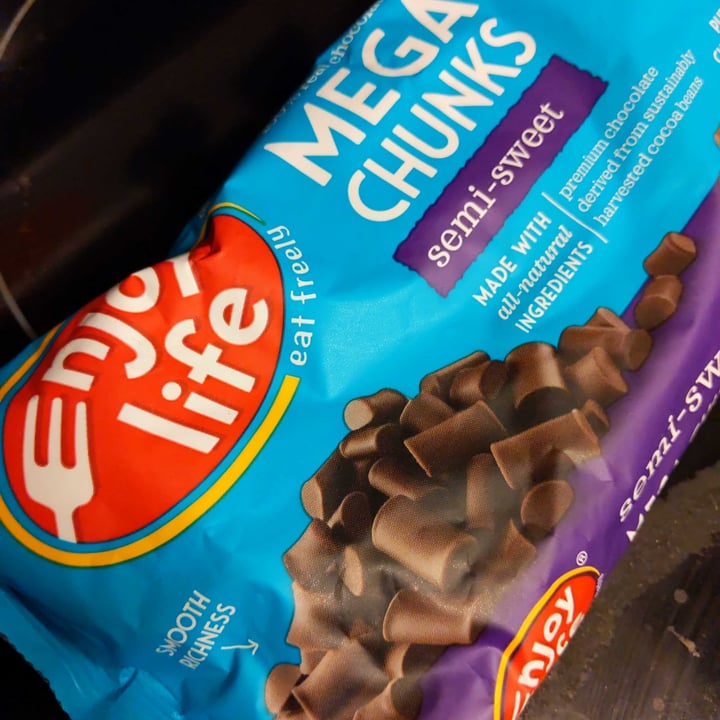 photo of Enjoy Life Semi-Sweet Mega Chunks Chocolate shared by @natcoops on  05 Nov 2020 - review