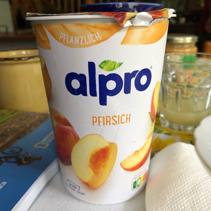 photo of Alpro Peach Soya Yogurt shared by @deliarechichi on  29 May 2022 - review