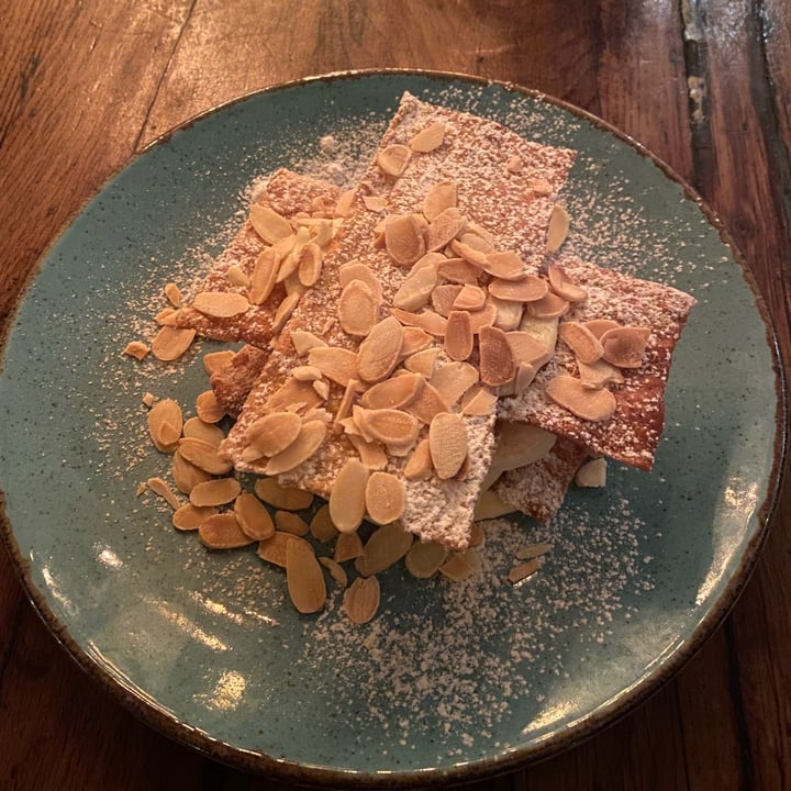 photo of Amore Mio Vegan Millefoglie shared by @mariannaveltri on  18 Dec 2021 - review