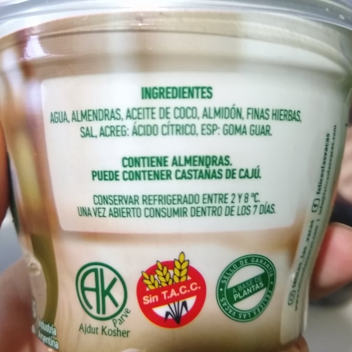 photo of Felices Las Vacas Queso Untable Fantastique Finas Hierbas shared by @nazabonomo on  31 May 2021 - review