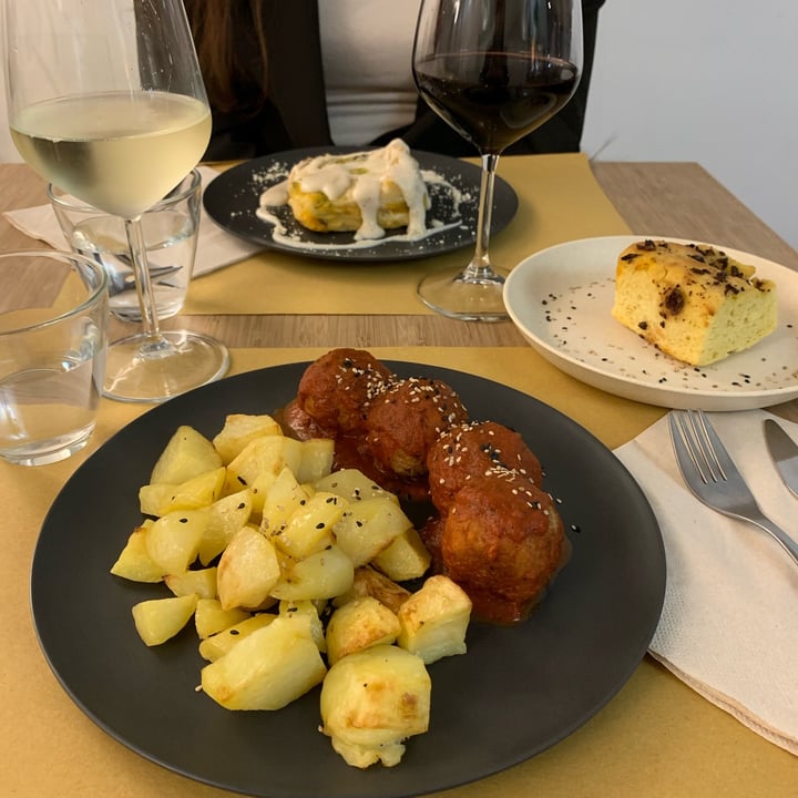 review photo of VgOloso Polpette Di Riso Rosso Ceci E Nocciole Con Sugo Della Nonna E Patate Al Forno shared by @niki99 on 24 Mar 2022 - review