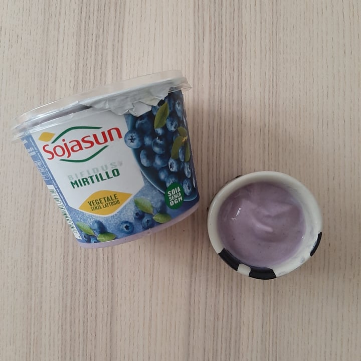 photo of Sojasun Yogurt Bifidus Mirtillo shared by @lauramangone on  23 May 2022 - review