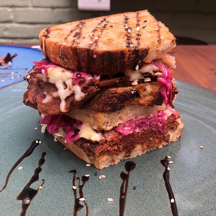 photo of Infinite Café Plant-Powered Kitchen Classic NY Reuben shared by @mothercitymatt on  28 Oct 2022 - review