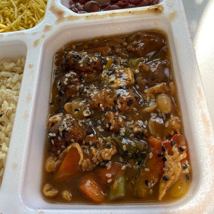 review photo of Pop Vegan Food Marmita de “Frango” Xadrez com Legumes shared by @cavallxro on 18 May 2022 - review