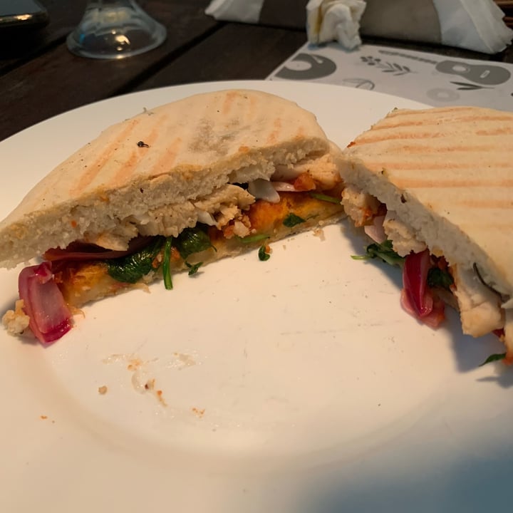 review photo of NUVE - Vegan Food & Music Sandwich de no pollo shared by @luchiveg on 13 Feb 2022 - review