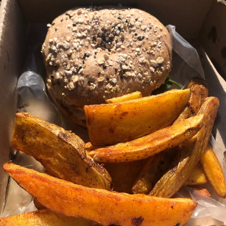 photo of Casa Fauna Comida Feliz Bagel de tofu🌱 shared by @veggggggg on  11 Jul 2020 - review