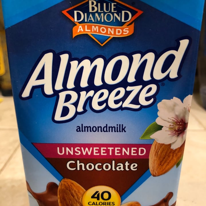 photo of Blue Diamond Unsweetened Chocolate Almond Milk shared by @veggietable on  03 Feb 2021 - review