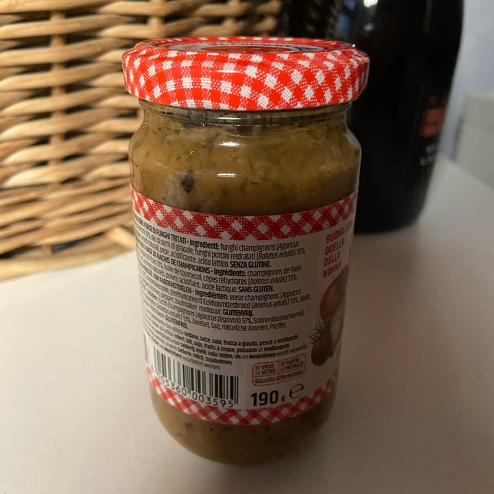 photo of Le conserve della nonna Trito di funghi shared by @rebeccagreco99 on  19 Mar 2022 - review