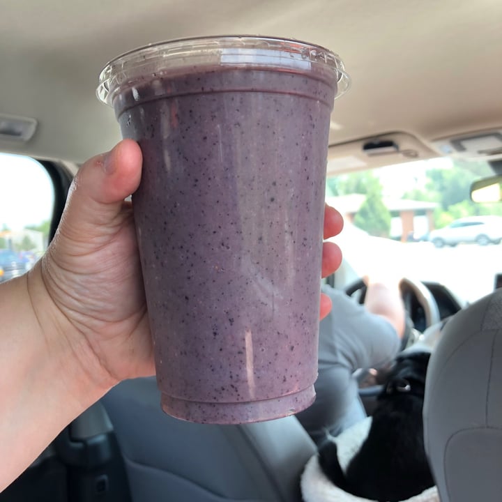 photo of Santana's Vegan Grill Kale Berry smoothie shared by @vegantoycollector on  23 Aug 2021 - review