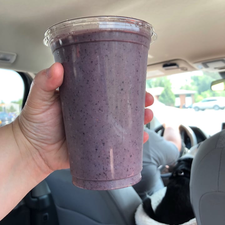 review photo of Santana's Vegan Grill Kale Berry smoothie shared by @vegantoycollector on 23 Aug 2021 - review
