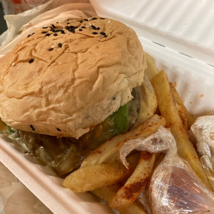 review photo of Vegamo Hamburguesa Borracha shared by @veganskater on 26 Apr 2022 - review