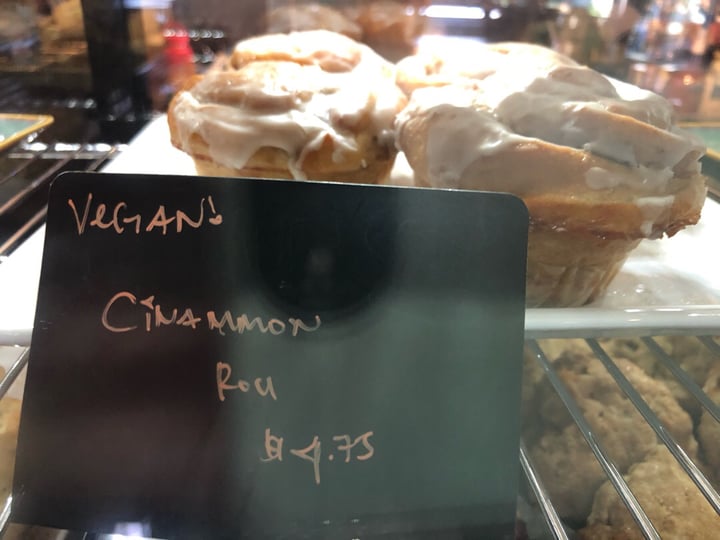 photo of Wailuku Coffee Company Cinnamon Roll shared by @raatz on  10 Nov 2019 - review