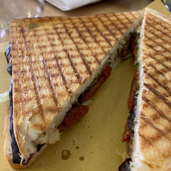 photo of Toast amore Toast vegano shared by @annalisab on  28 May 2022 - review