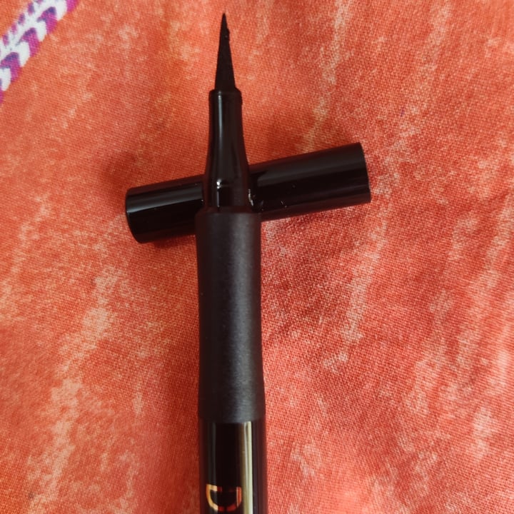 photo of Clio Makeup Eyeliner DeepLove shared by @floriana on  26 Apr 2021 - review