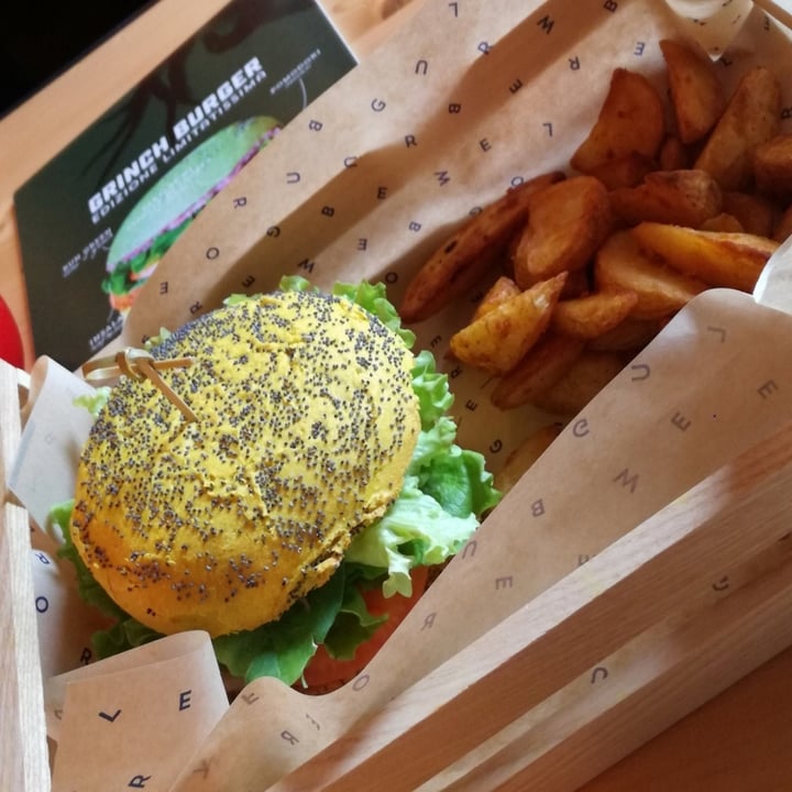 photo of Flower Burger Flower Burger shared by @cinnamomo on  12 May 2020 - review