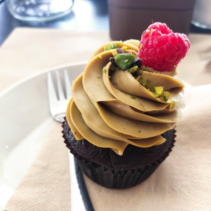 photo of Tauer Bakery Cupcake The Best shared by @elaine95 on  18 Jul 2022 - review