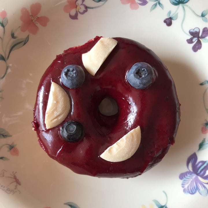 photo of Kjeks - Vegan Cakeshop Blueberry Shock Doughnut shared by @minmarmag on  24 Aug 2021 - review