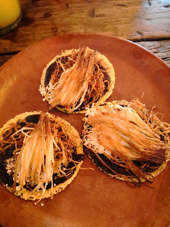 review photo of Los Loosers Tacos De Mole Con Hongo Enoki shared by @adolm on 18 Mar 2020 - review