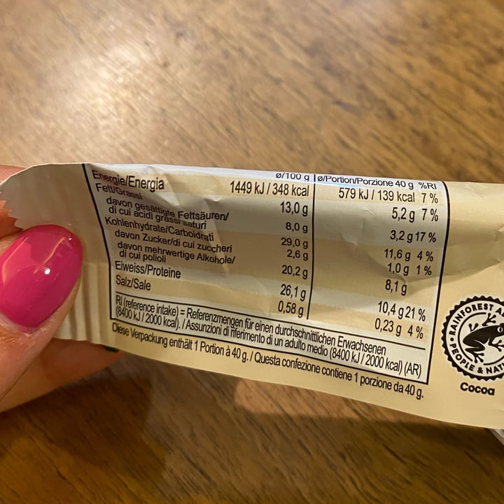 photo of Lidl Vegan Protein Bar Cookies & Cream  shared by @anastasiaz on  18 Jul 2022 - review