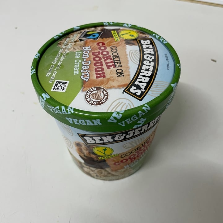 photo of Ben & Jerry's Ben & Jerry’s Vegan Chocolate Chip Cookie Dough chunks shared by @meryysan on  16 Jan 2022 - review