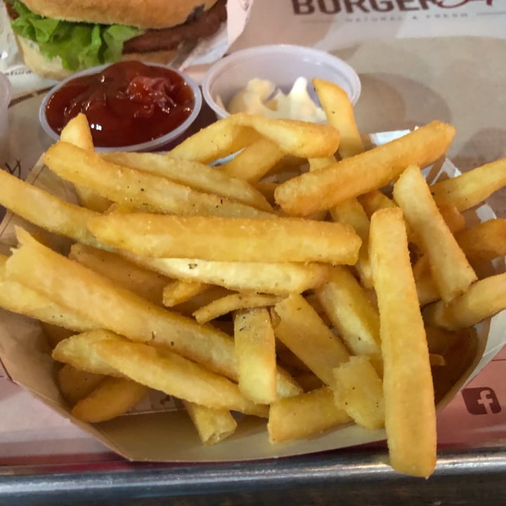 photo of Burger 54 Papas Clásicas shared by @laritaveganita on  02 Mar 2022 - review
