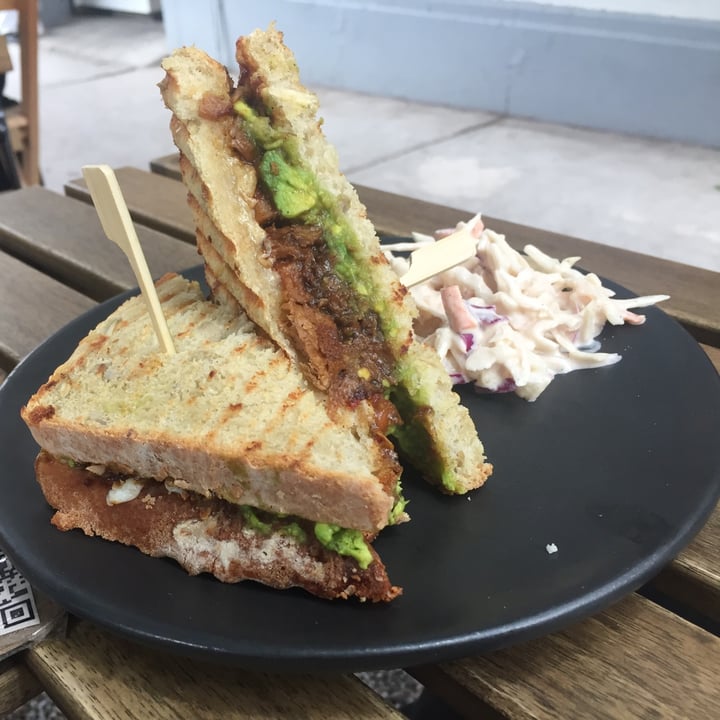 photo of Café Vegetal Sándwich pulled no-pork shared by @zullybee on  15 May 2021 - review