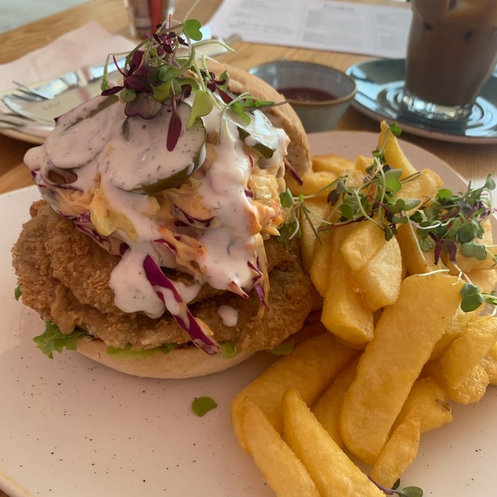 review photo of Kaylee's Eatery Fried Chickn Burger shared by @lexikirstein on 11 Jan 2021 - review