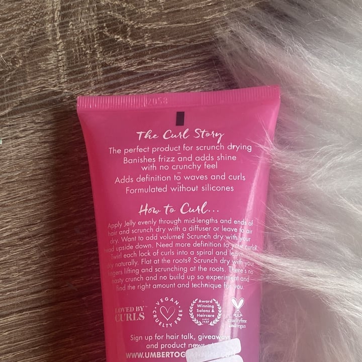 photo of Umberto Giannini Curl jelly - Scrunching Gel shared by @wavvyo on  11 Dec 2022 - review