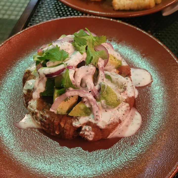 review photo of 70 30 beer house Falafel, Palta, Echalote Y Yogurt De Menta shared by @daniellaliberman on 06 Apr 2022 - review