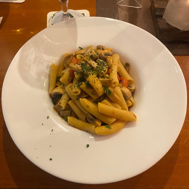 photo of I Quattro Mori Penne al pollo (ai funghi) shared by @liki181 on  24 Jun 2022 - review