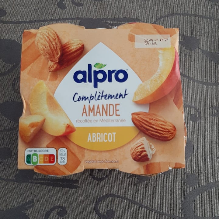 photo of Alpro Complètement Amande - abricot shared by @marte on  09 Jul 2021 - review