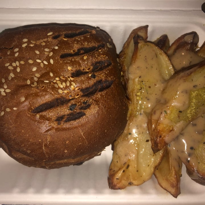 photo of Lexi's Healthy Eatery Activated Charcoal Burger shared by @earthlovingerin on  06 Mar 2021 - review