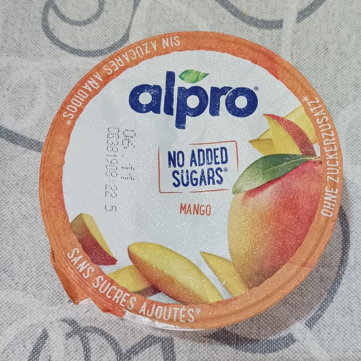 photo of Alpro alpro yogurt di soia mango shared by @chetorda on  01 Nov 2022 - review