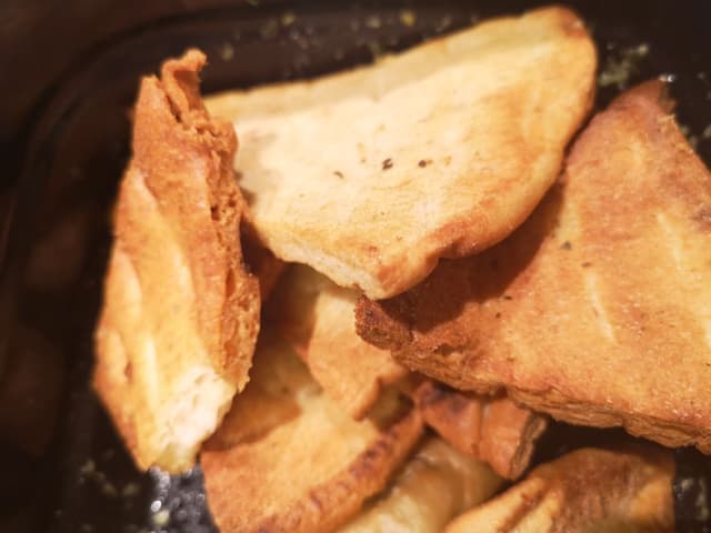 Foto del piatto “Crispy Pita and Hummus”