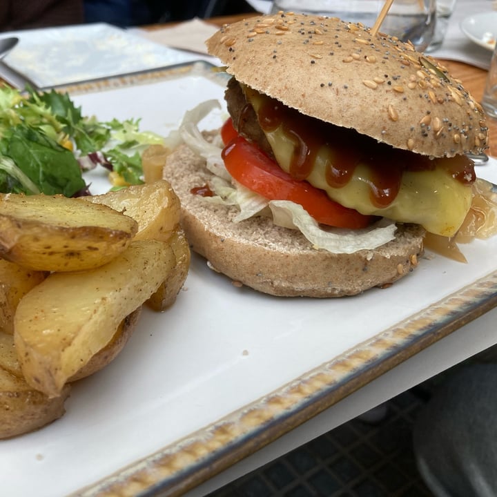 photo of Veganitessen Hamburguesa Barbacoa shared by @jordivalentini on  10 Dec 2021 - review