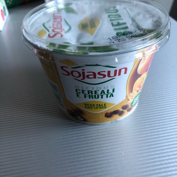 photo of Sojasun Bifidus Yogurt Cereali e Frutta shared by @silos on  10 Mar 2022 - review