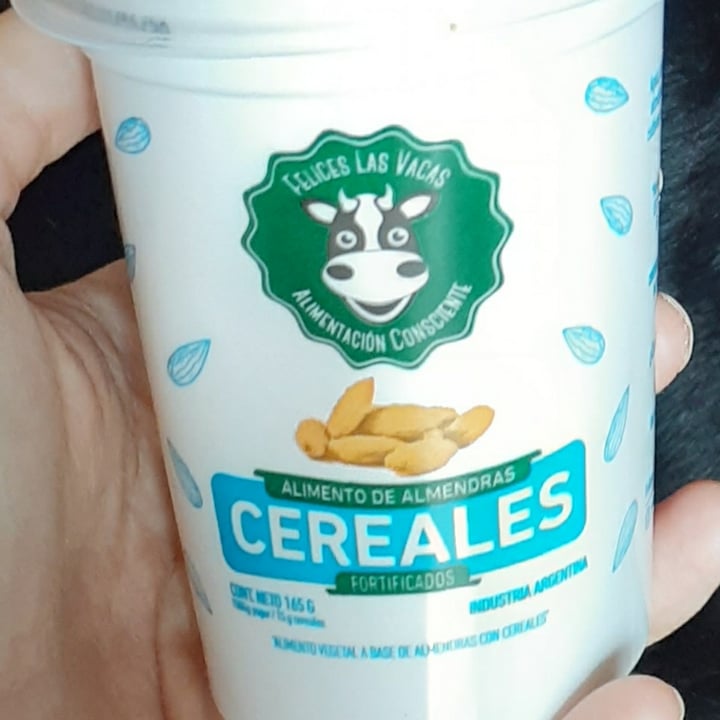 photo of Felices Las Vacas Yogurt de Almendras con Cereales shared by @lalaveg on  10 Oct 2020 - review
