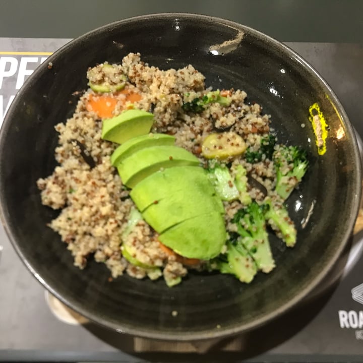 photo of Roadster Diner vegan quinoa salad shared by @johnnyy on  06 Oct 2022 - review