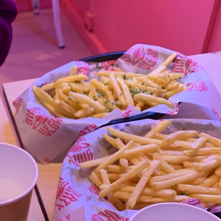 review photo of Dirty Vegan Garlic Fries shared by @denf on 02 Dec 2021 - review
