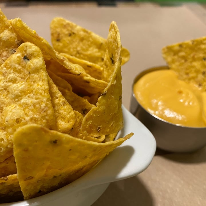 review photo of Dolce Pizza y Los Veganos Nachos con queso de zanahoria shared by @laia-wn on 24 Nov 2022 - review
