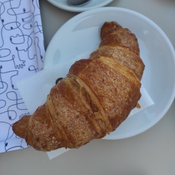 photo of Caffè Nina Pasticceria Croissant vegano shared by @francescaf on  26 Jun 2022 - review