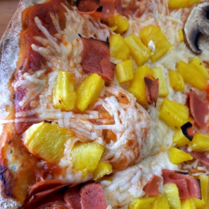 photo of Naturalíssimo pizza hawaiana shared by @yessimayorga1 on  17 Jun 2022 - review