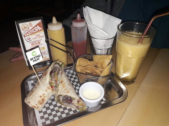 photo of Cafe Leon Interior 6 Local 3 Paseo Del Faro Burrito Beyond Meat shared by @angierengifo on  15 Sep 2019 - review