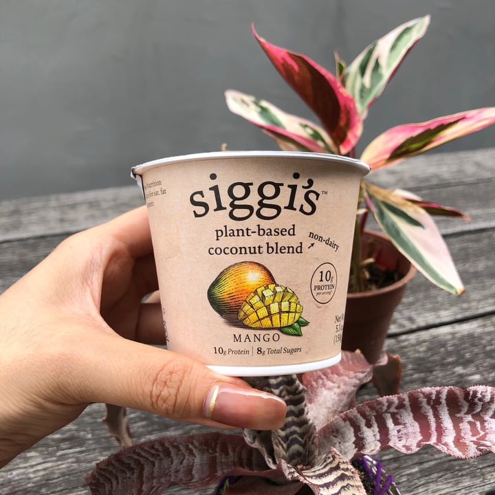 photo of siggi’s Plant Based Coconut Blend Yogurt Mango shared by @arxuann on  26 Sep 2020 - review